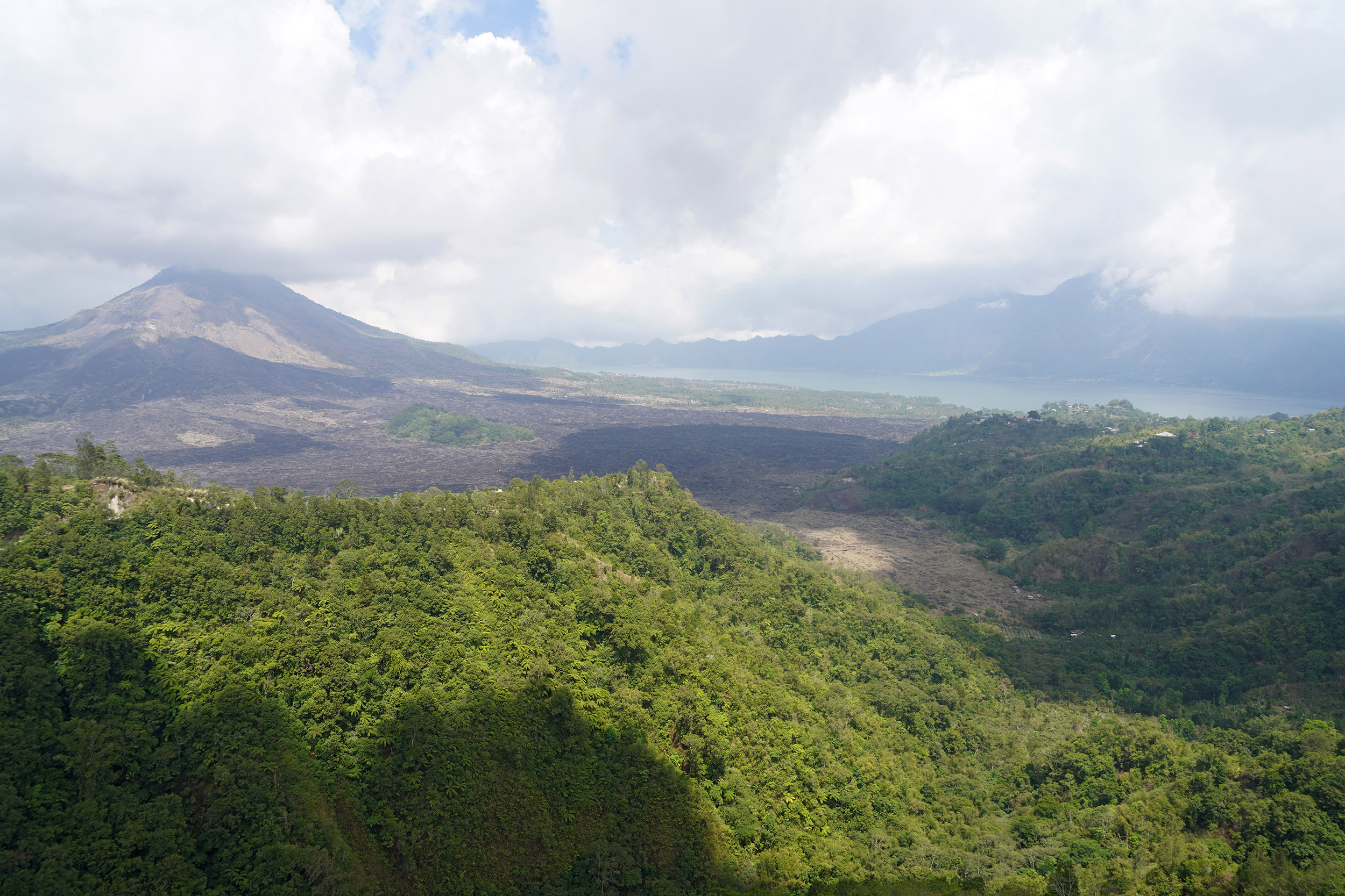 Mont Batur, Volcan sacré et son lac éponyme