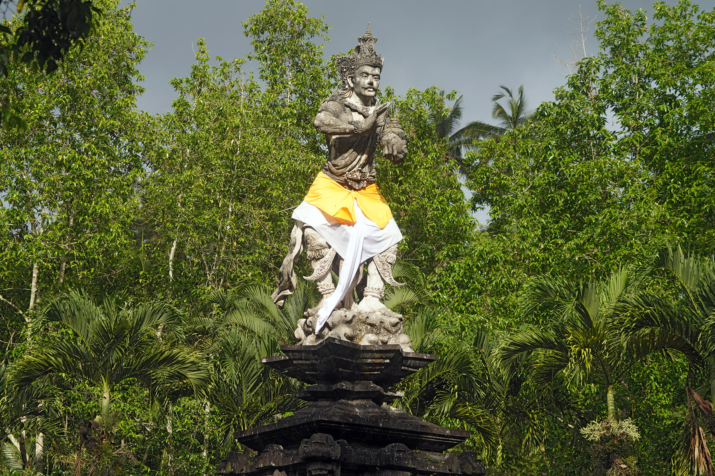 A l'entrée du Pura Tirta Empur, source sacrée