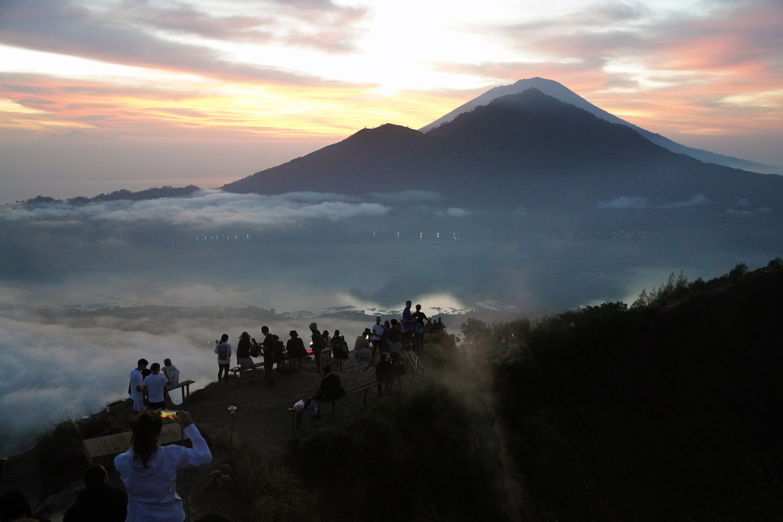 Lever de soleil sur le mont Agung, volcan sacré de Bali