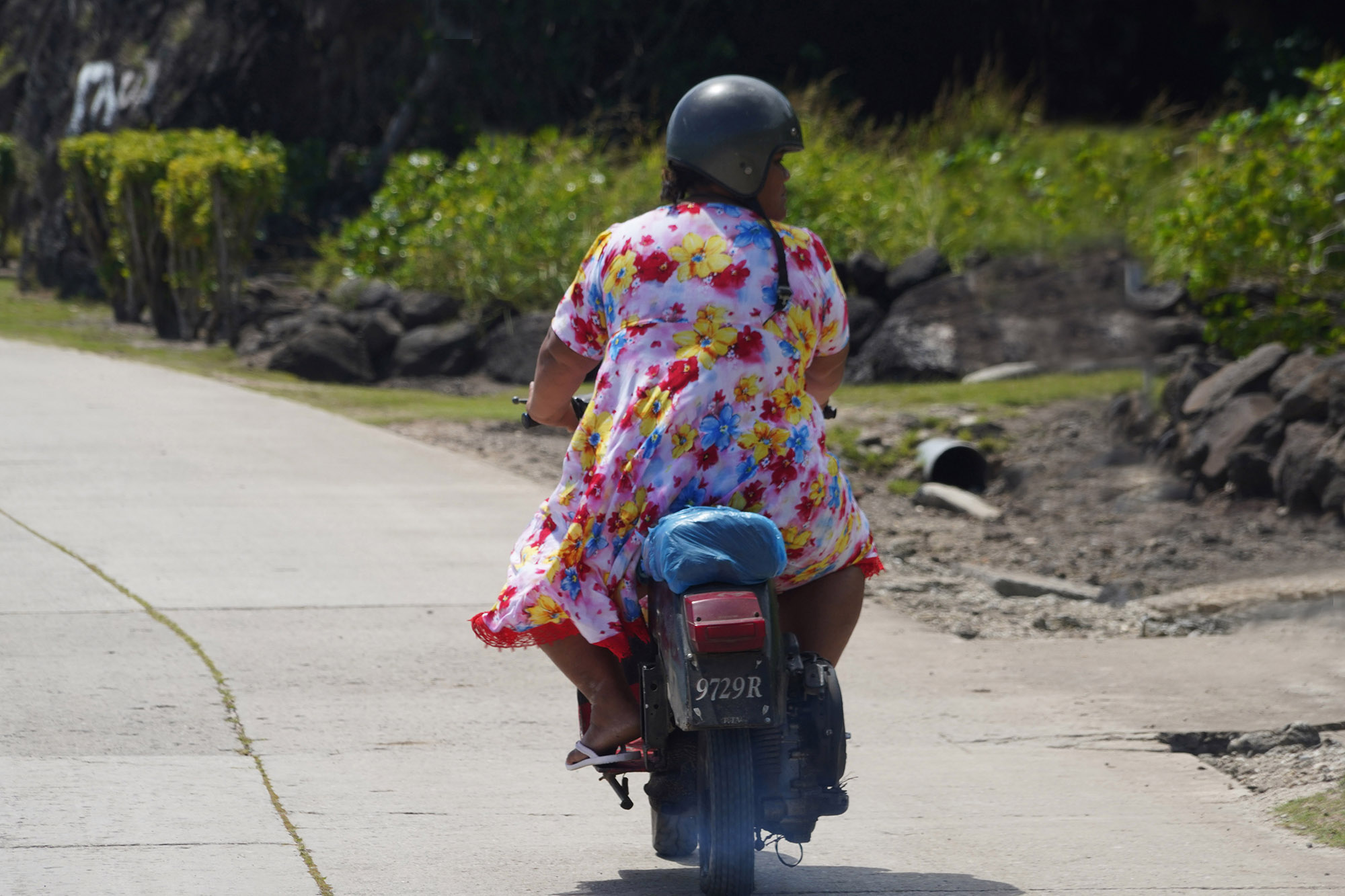 Sur la route de ceinture de Maupiti