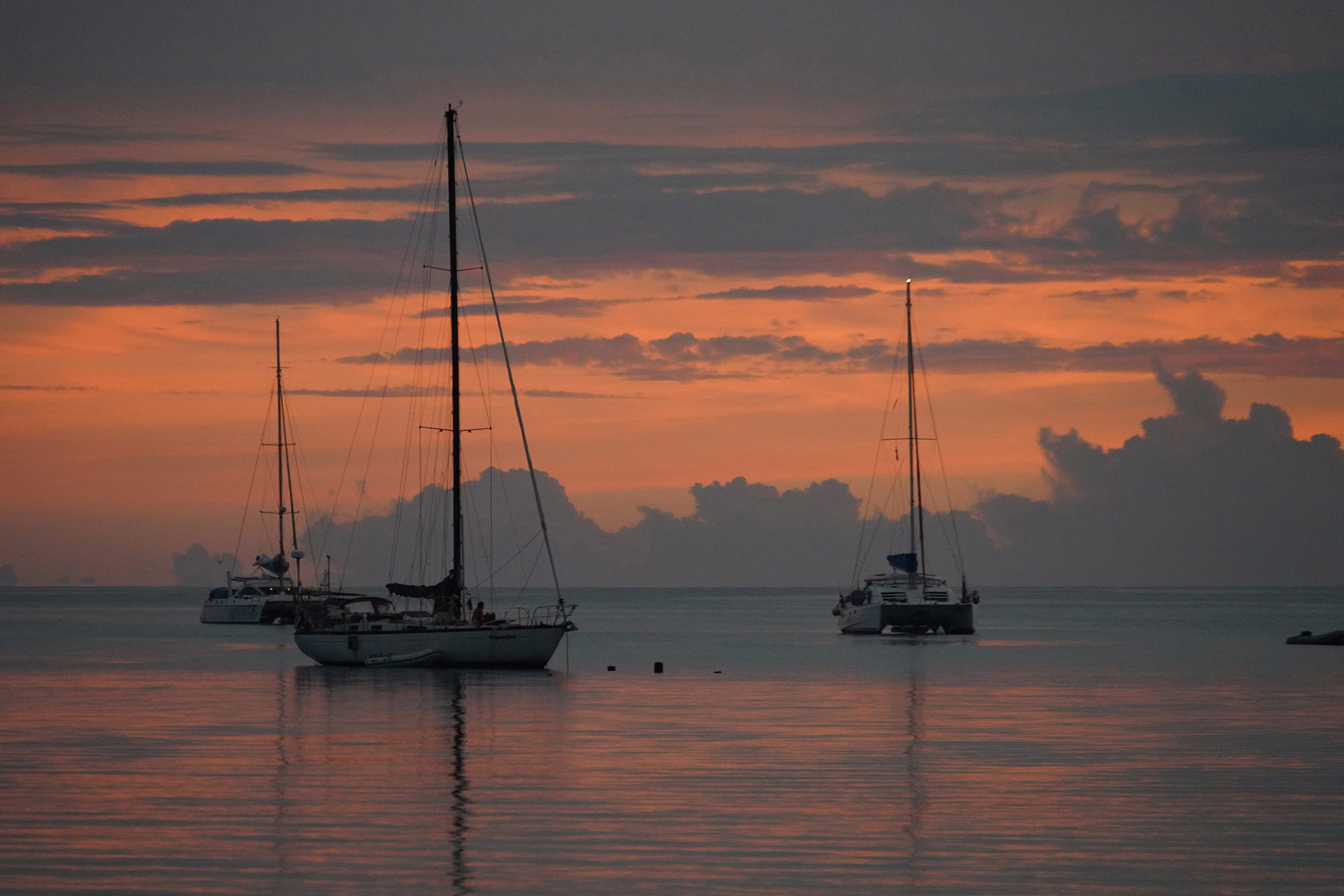 Coucher de soleil sur le lagon de Rangiroa