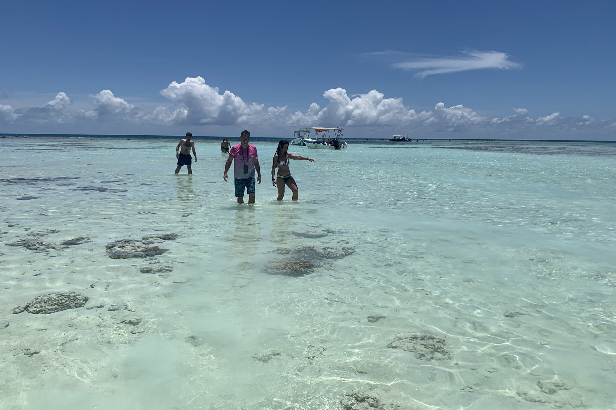 Le lagon bleu au nord de l'atoll de Rangiroa