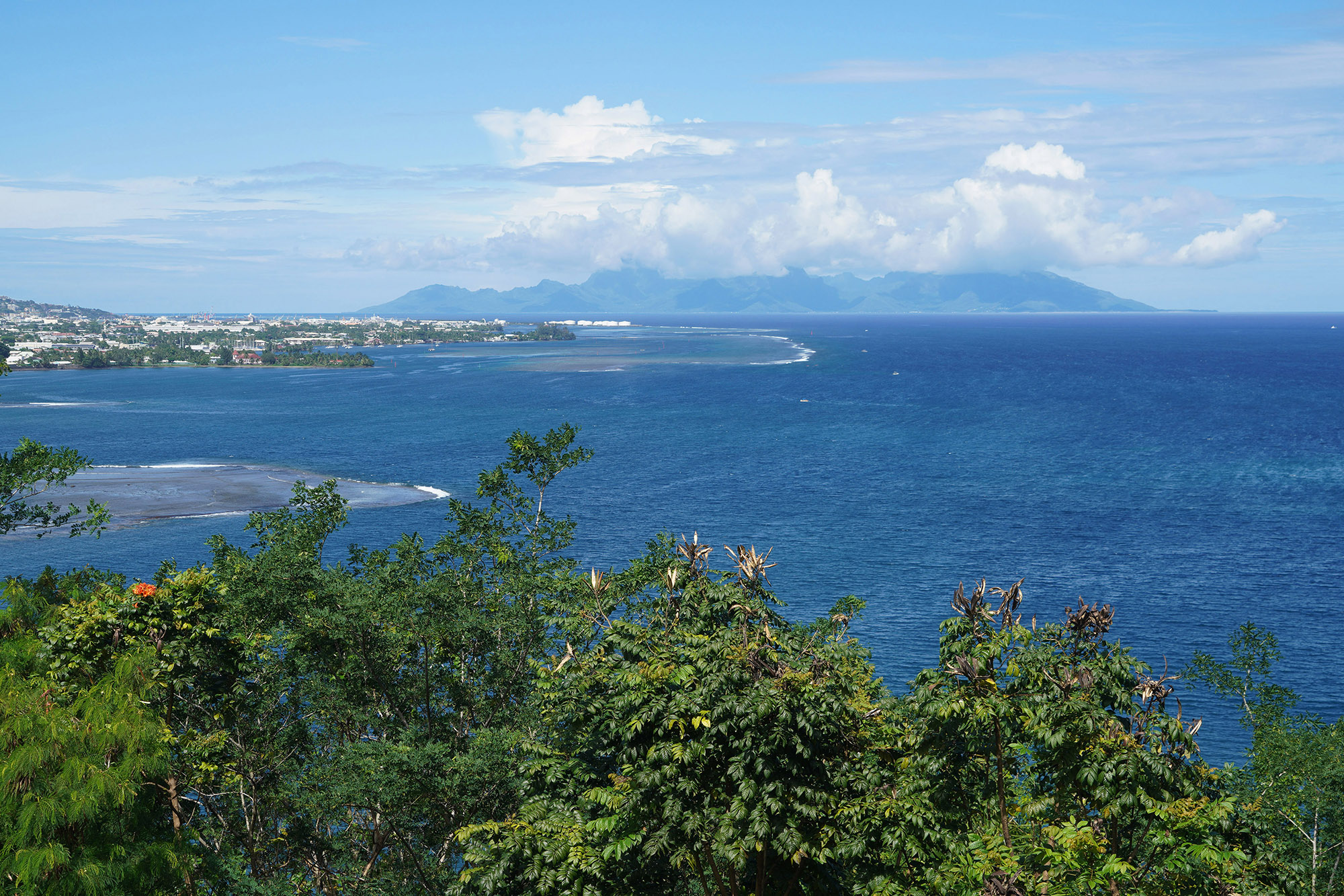 Moorea vue de la pointe de Taharaa