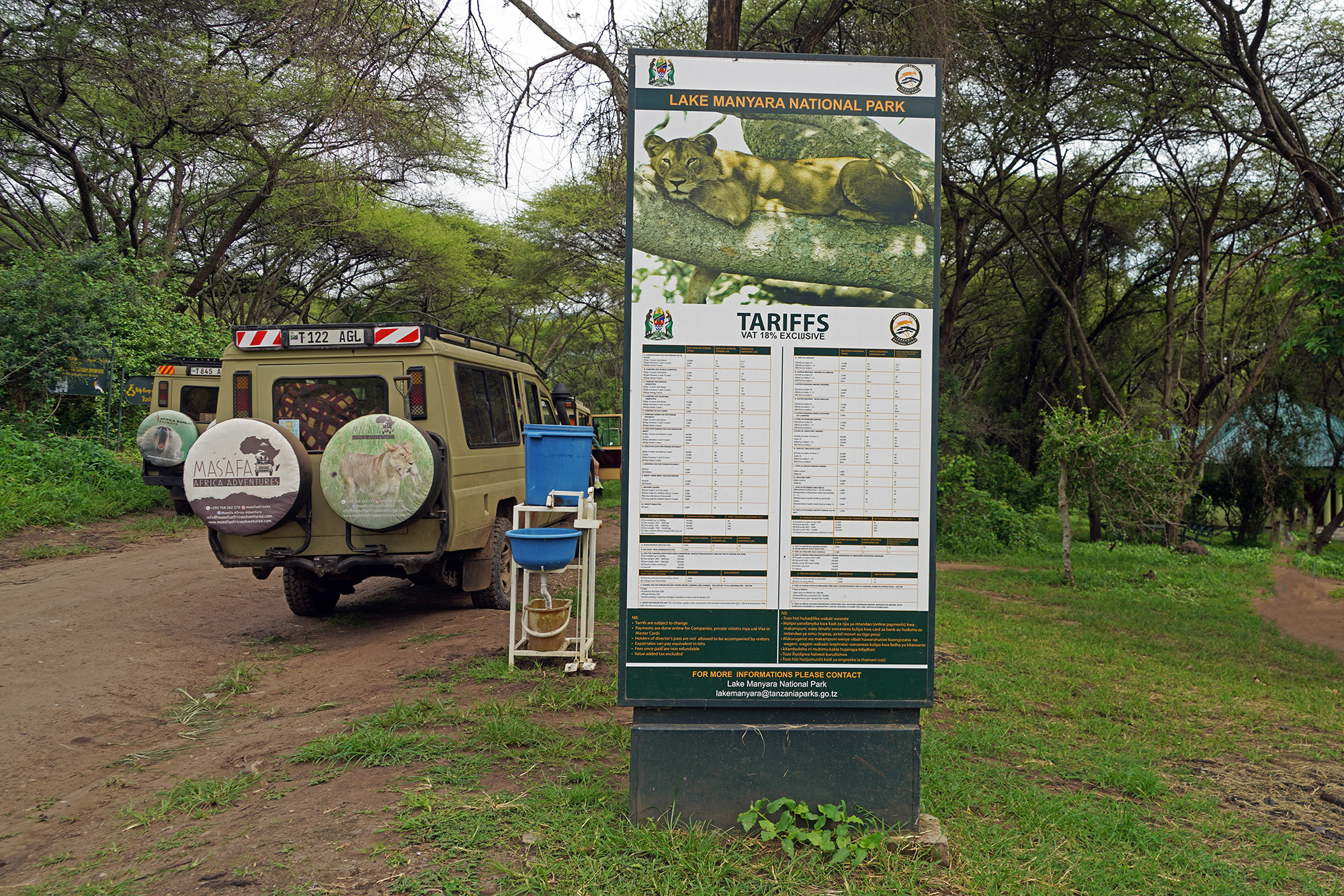 A l'entrée du parc du lac Manyara