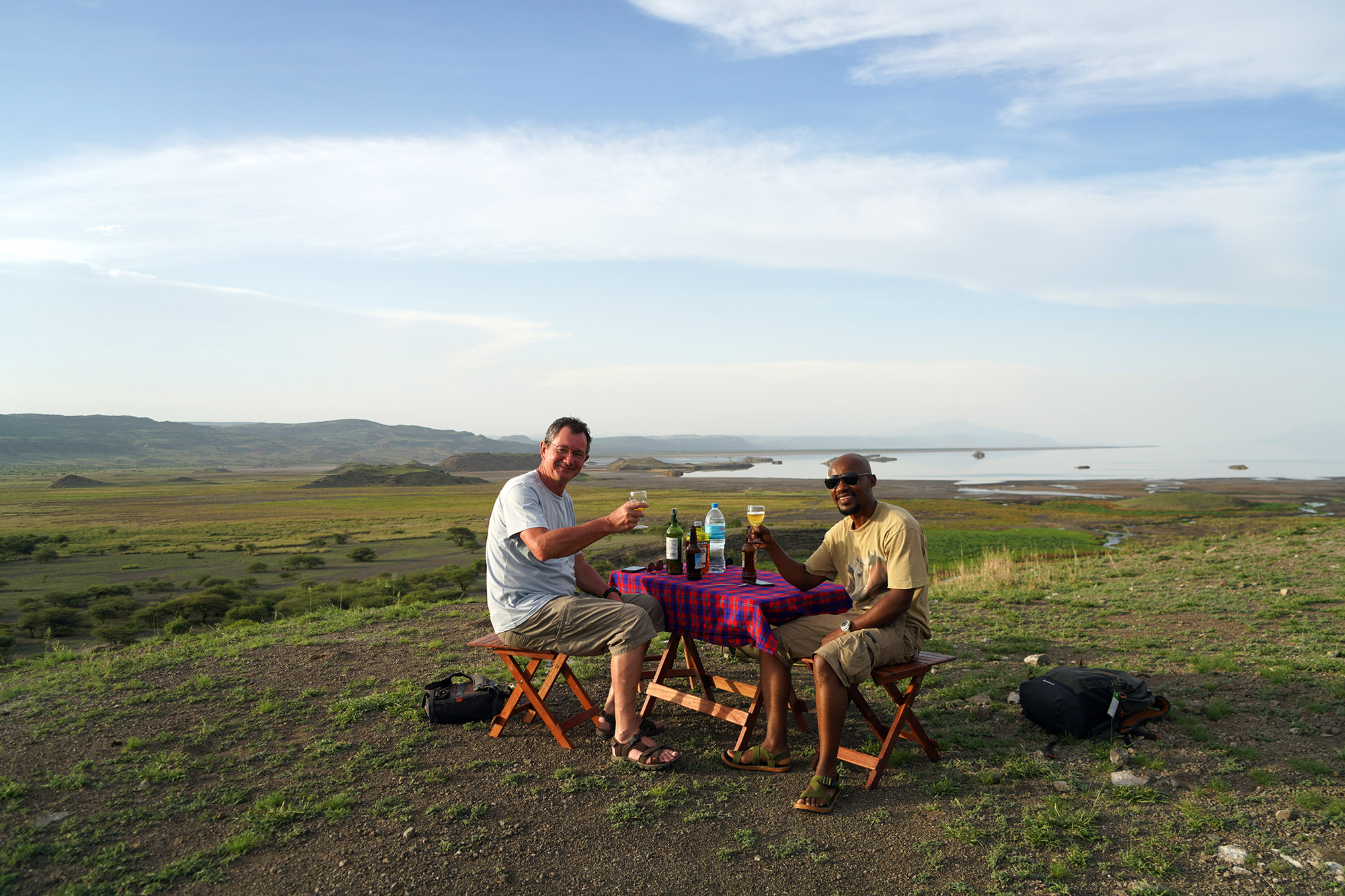 Apéro avec Bruno Sabas Massawe au bord du lac Natron