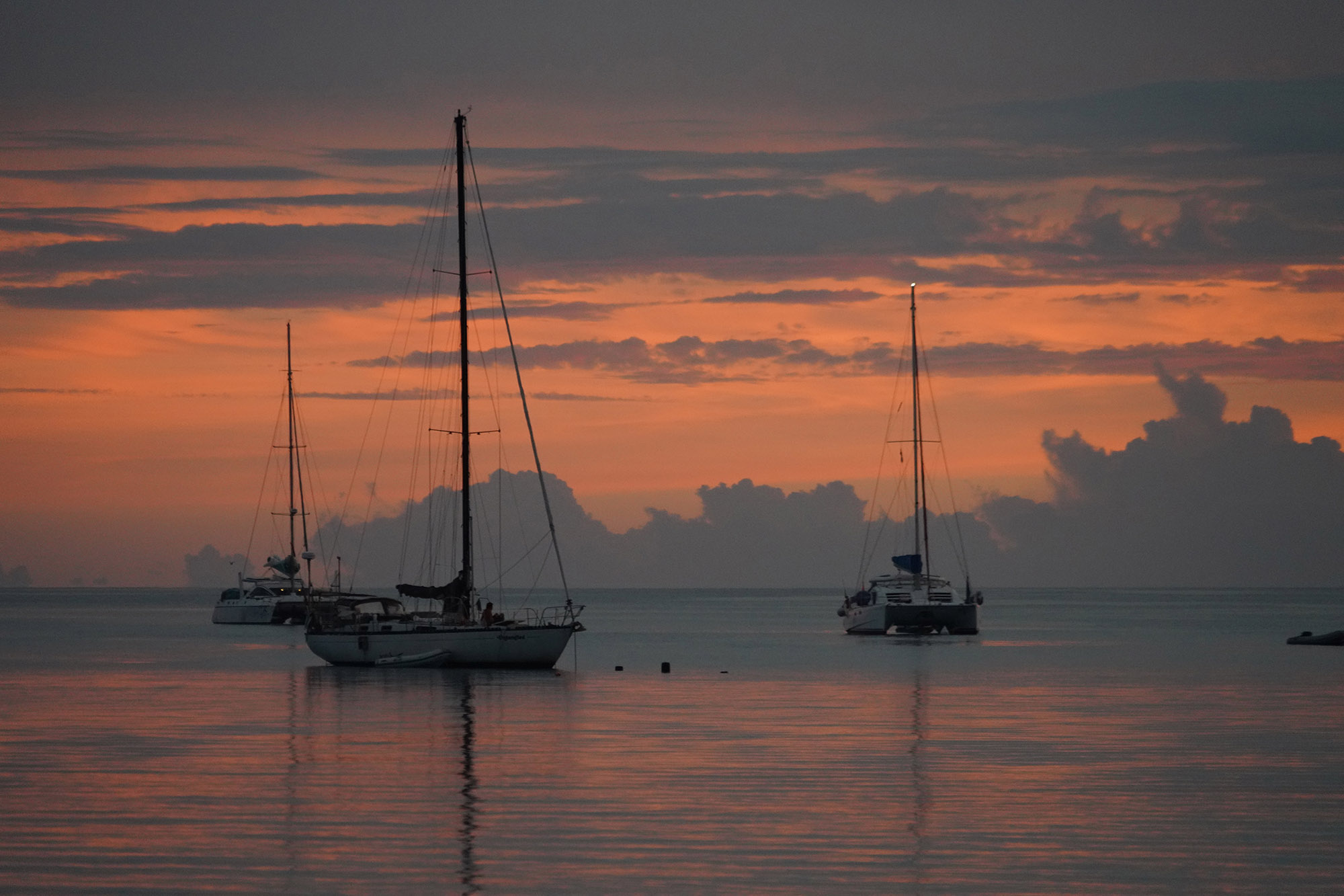 Coucher de soleil sur le lagon de Rangiroa