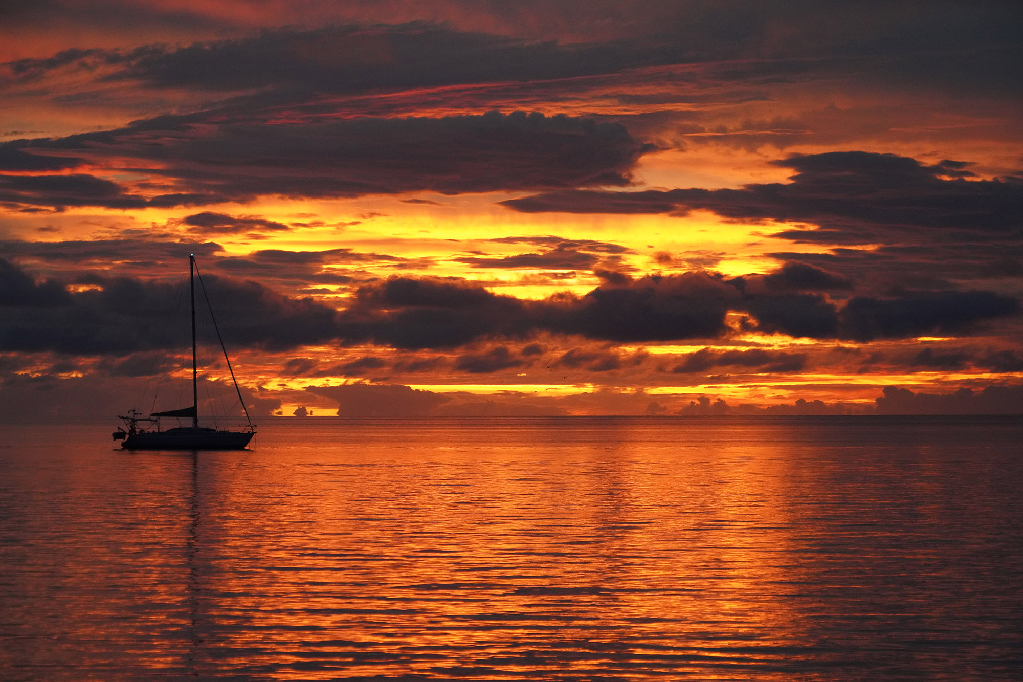 Coucher de soleil sur le lagon de Rangiroa
